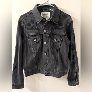 NWOT Levi Strauss Black Distressed Denim Jacket. Size M. Laser Cut Detailing.